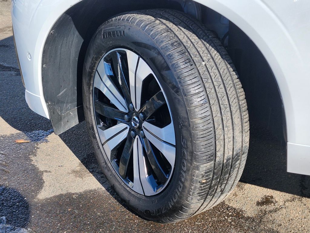 2025 Volvo XC60 Plus - Photo 33