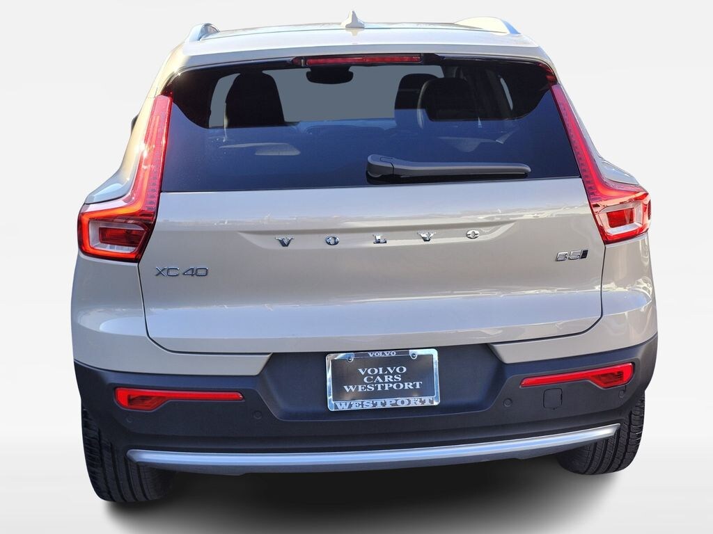 New 2025 Volvo XC40 B5 Core Bright Theme SUV