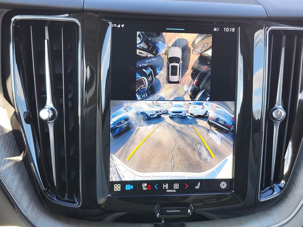 2025 Volvo XC60 Plus - Photo 21