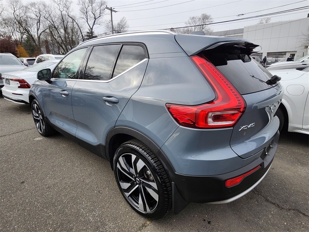 2023 Volvo XC40 AWD Ultimate photo 2