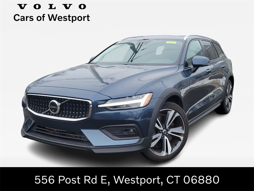 2025 Volvo V60 Cross Country Plus's photo