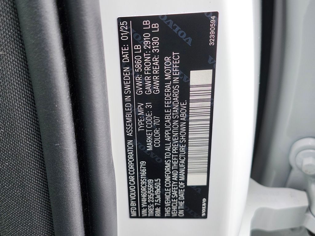 2025 Volvo XC60 Plus - Photo 31