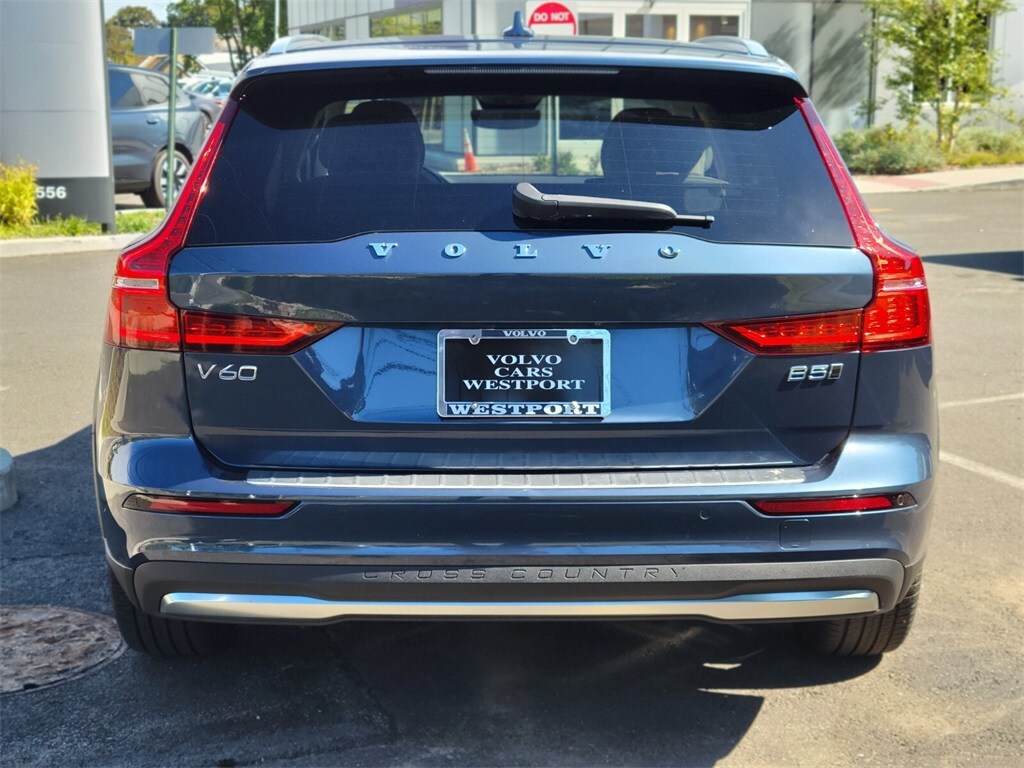 2024 Volvo V60 Cross Country B5 Ultimate photo 4