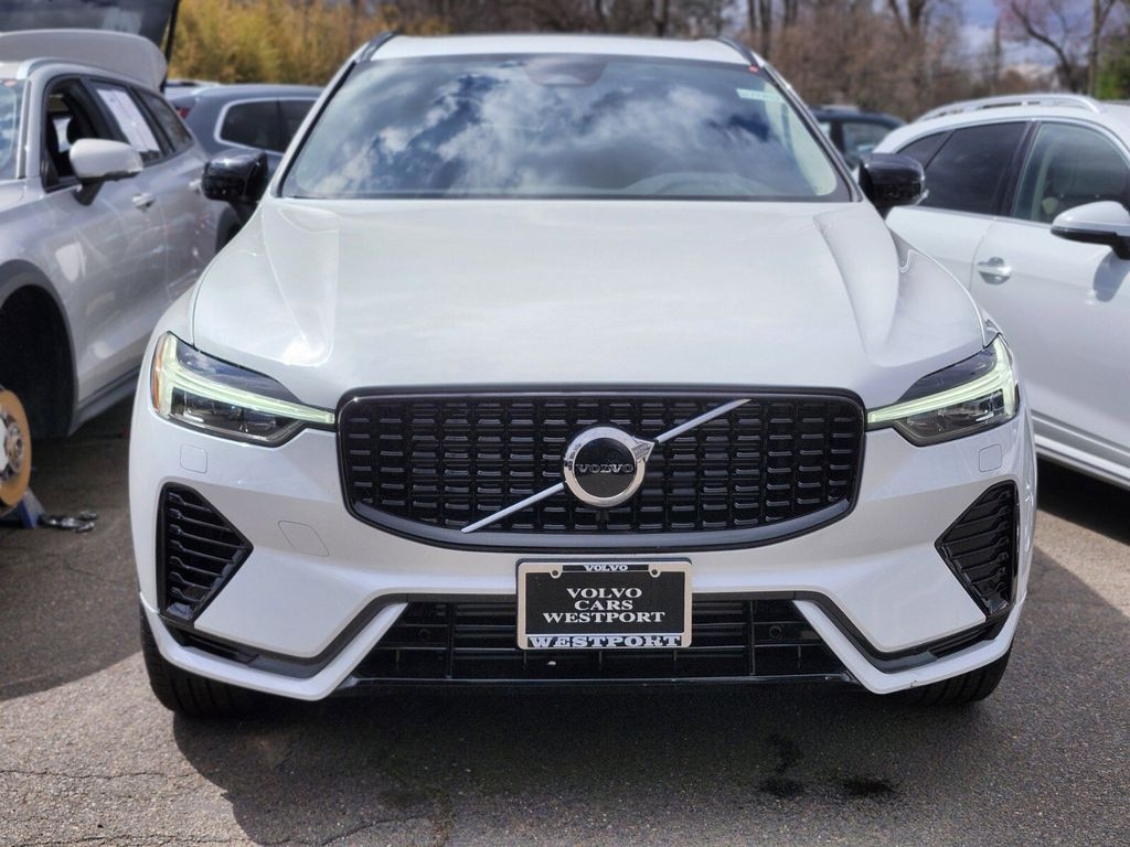 New 2025 Volvo XC60 plug-in hybrid T8 Core SUV