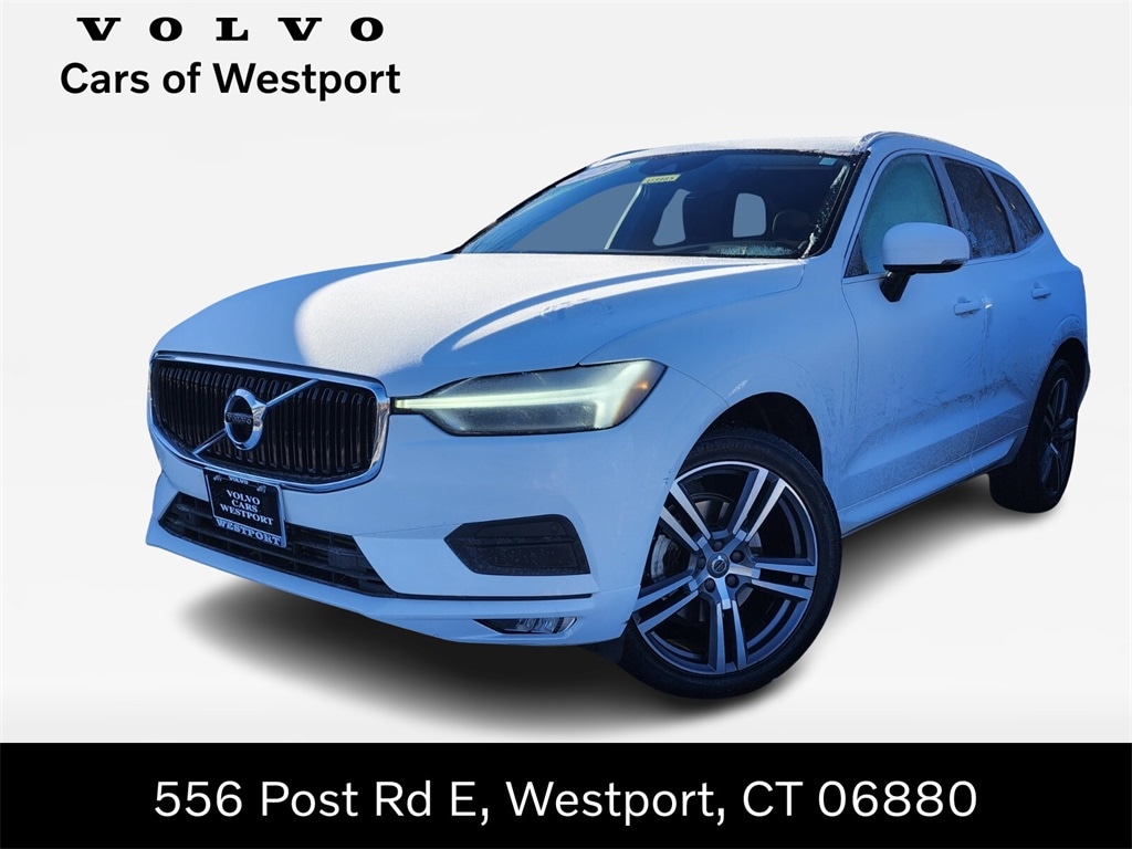 2021 Volvo XC60 Momentum's photo