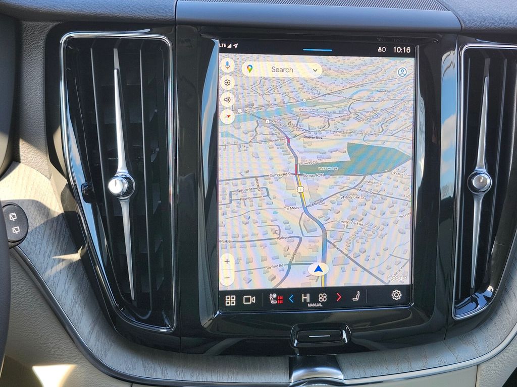 2025 Volvo XC60 Plus - Photo 20