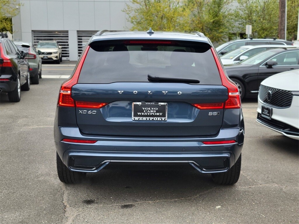 2025 Volvo XC60 B5 Plus photo 4
