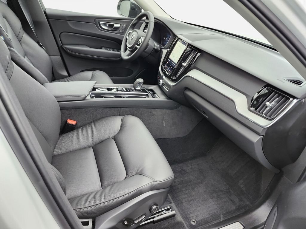 2025 Volvo XC60 Plus - Photo 7