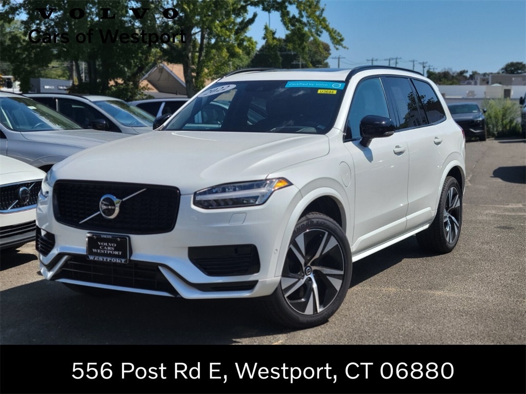 2022 Volvo XC90 R-Design's photo