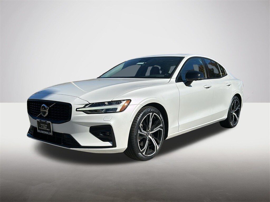 2024 Volvo S60 B5 Plus photo 3
