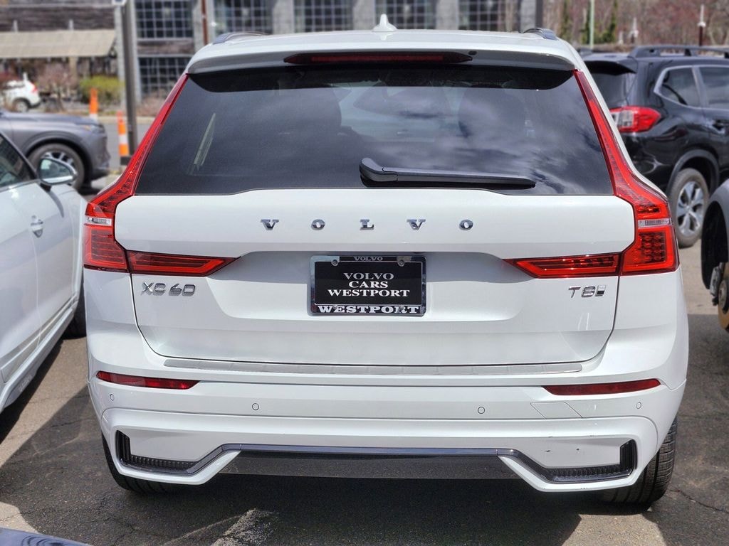New 2025 Volvo XC60 plug-in hybrid T8 Core SUV