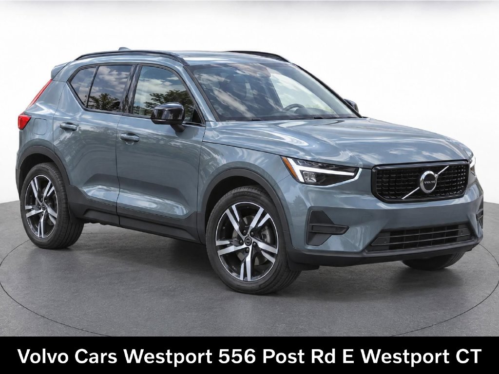 2026 Volvo XC40 Core