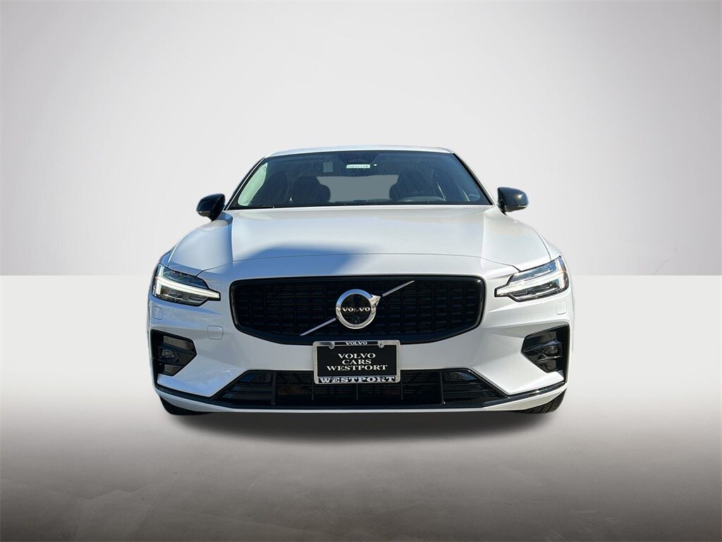 2024 Volvo S60 B5 Plus photo 2