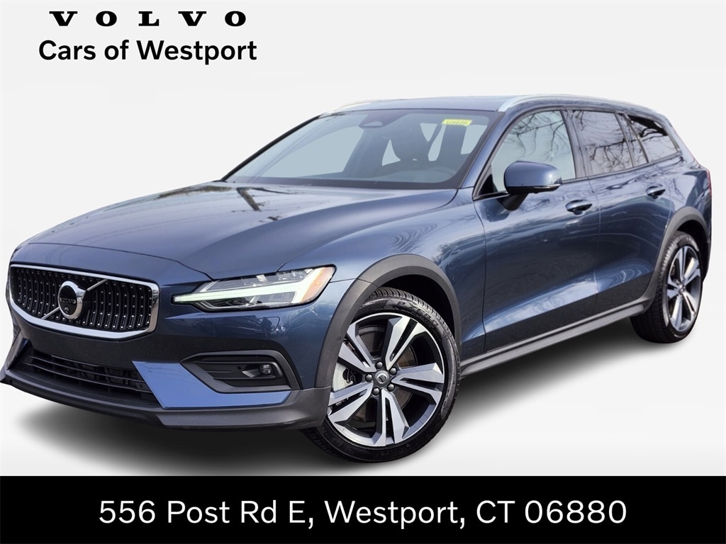 2025 Volvo V60 Cross Country Plus's photo