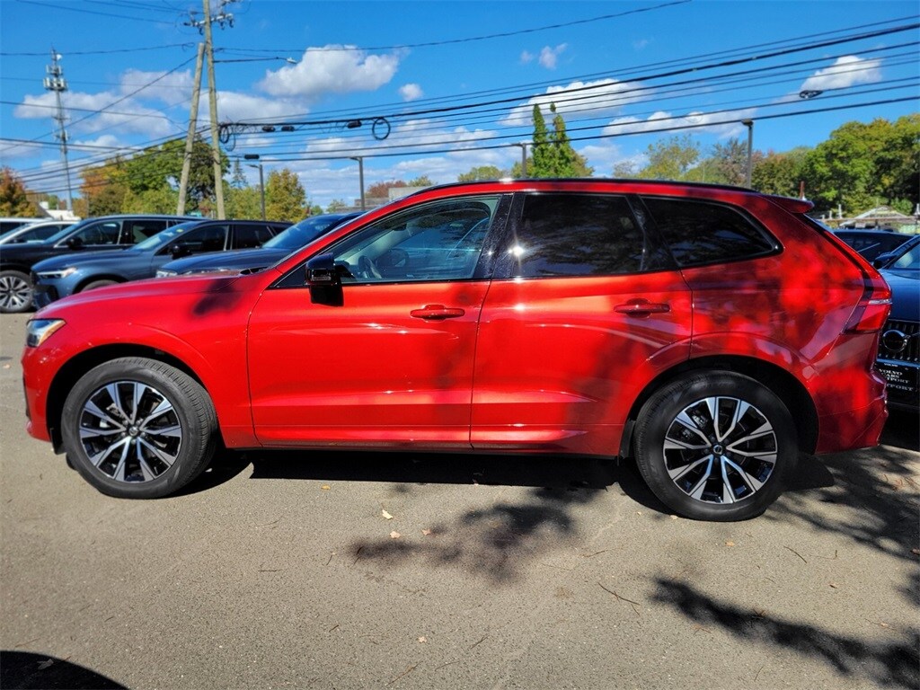 2023 Volvo XC60 B5 Plus photo 2