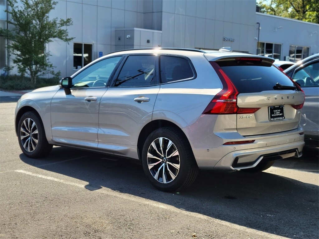 2025 Volvo XC60 B5 Plus photo 3