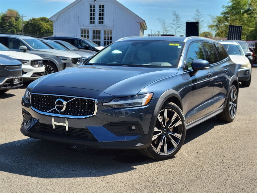 2021 Volvo V60 Cross Country T5