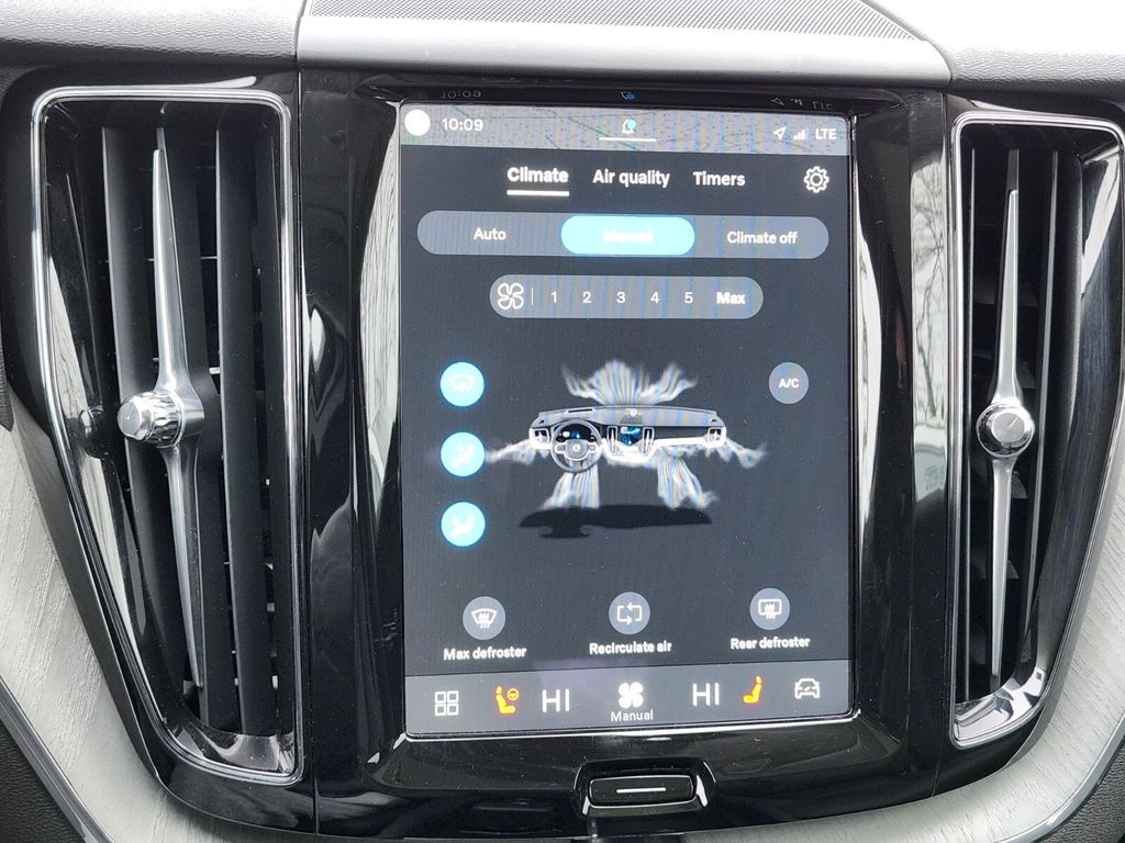 2025 Volvo XC60 Plus - Photo 20