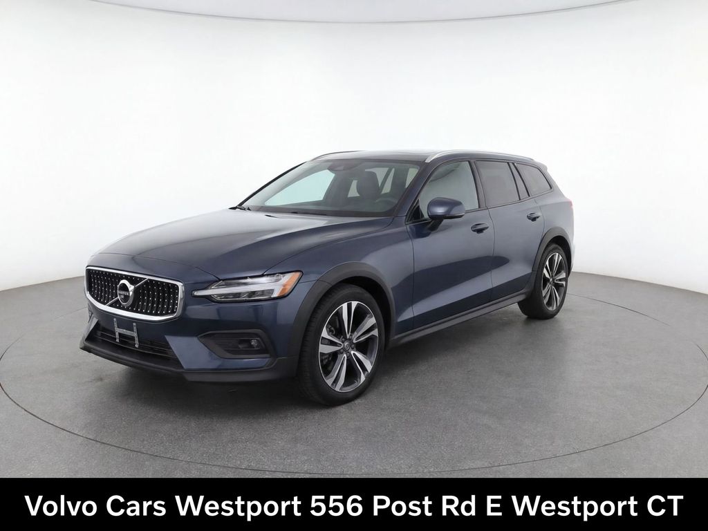 2024 Volvo V60 Cross Country B5 Plus AWD's photo