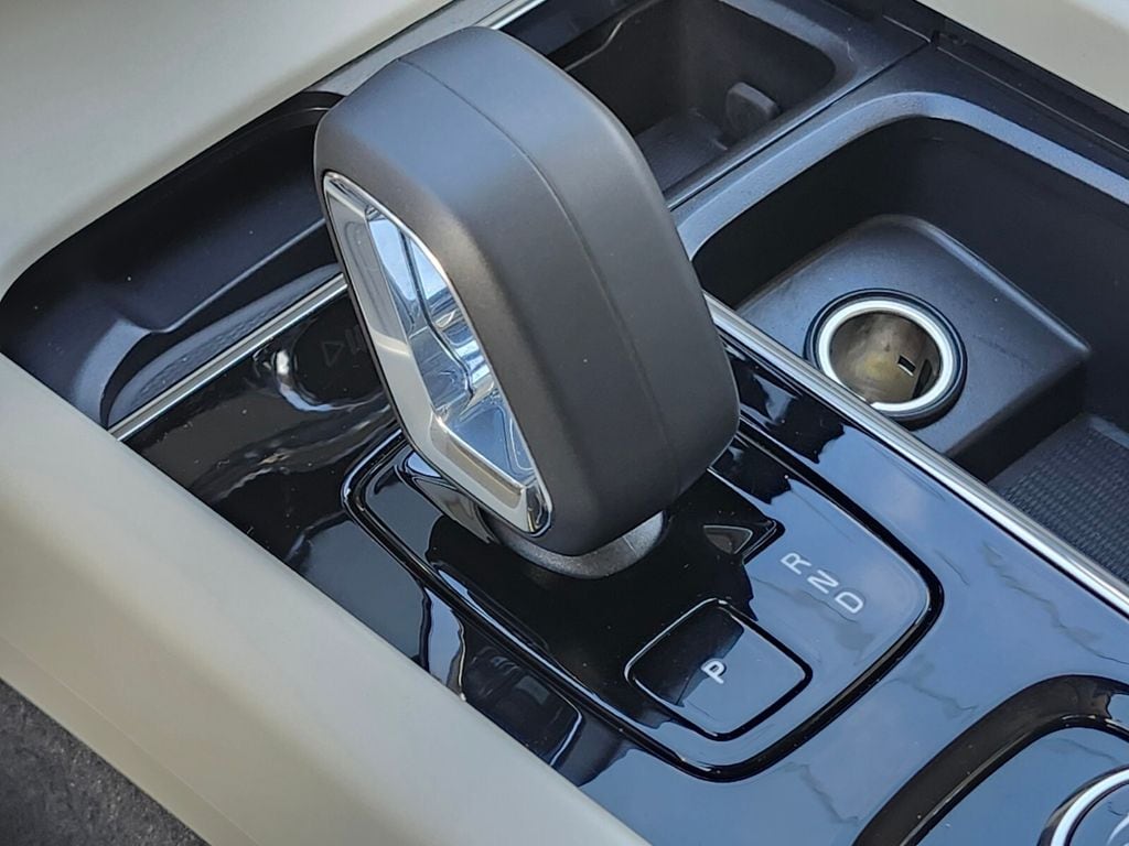 2025 Volvo XC60 Plus - Photo 26
