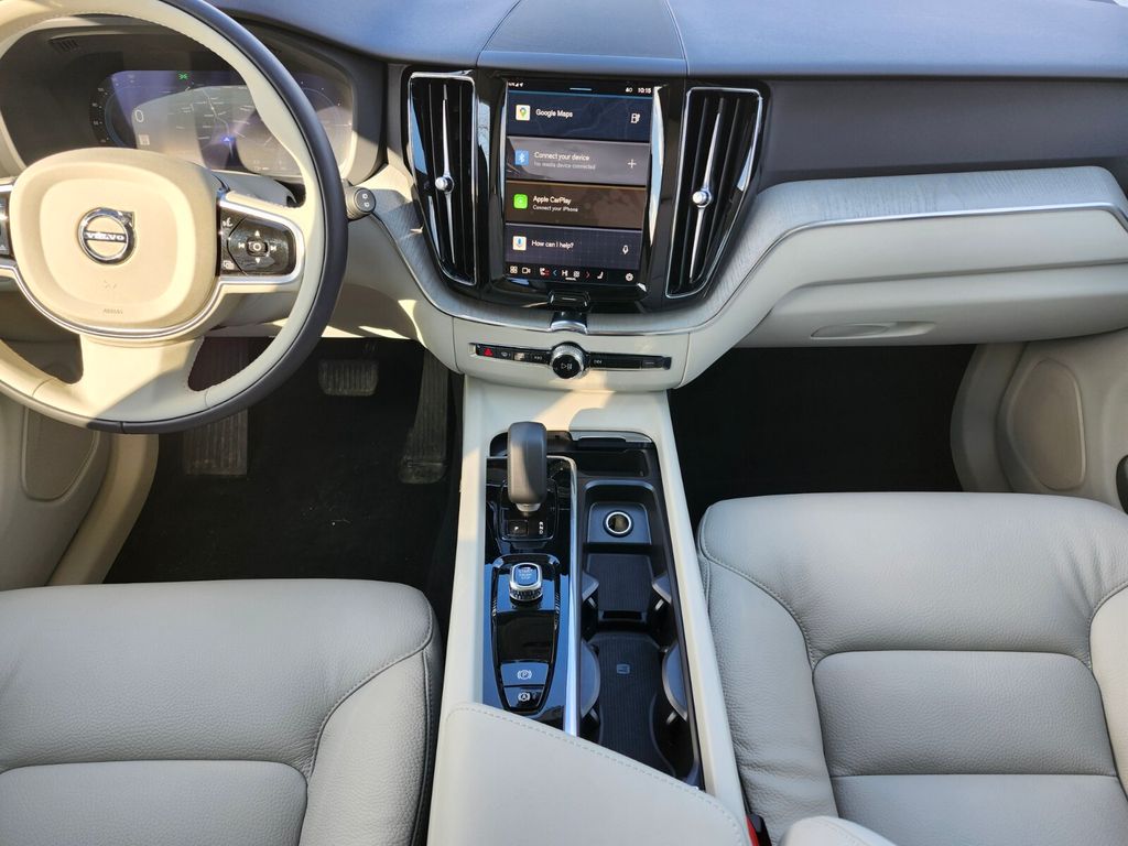 2025 Volvo XC60 Plus - Photo 12