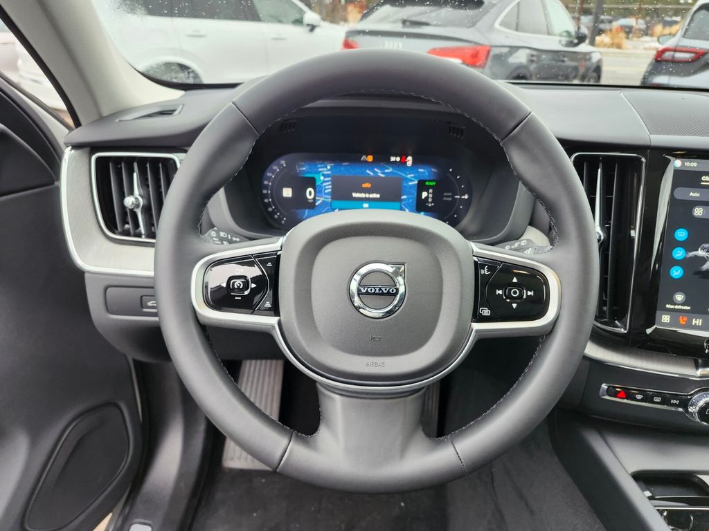 2025 Volvo XC60 Plus - Photo 24