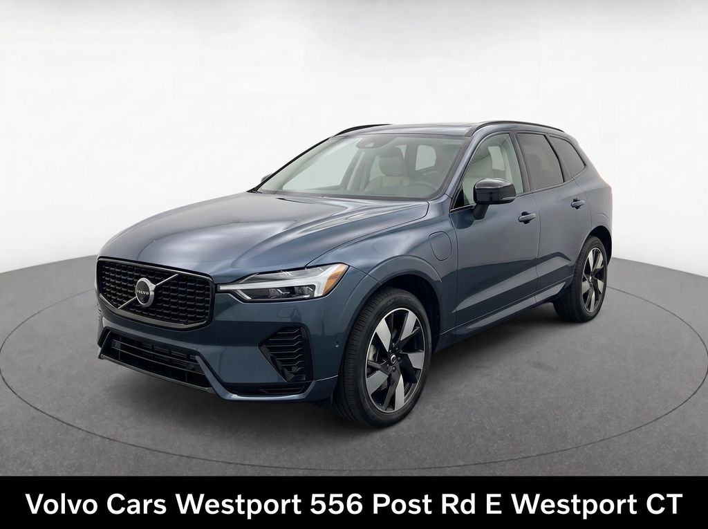 2024 Volvo XC60 T8 Plus Dark Theme AWD's photo