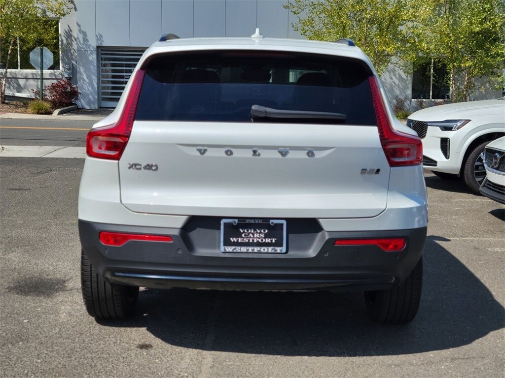 2025 Volvo XC40 Plus photo 4
