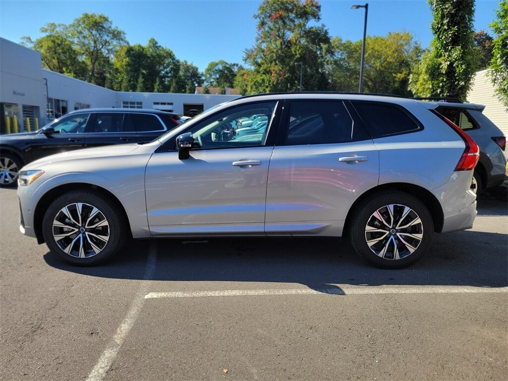 2025 Volvo XC60 B5 Plus photo 2
