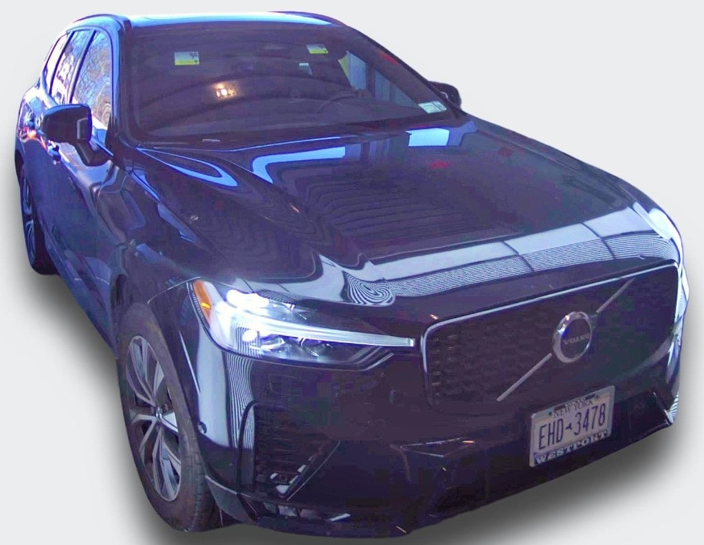 2024 Volvo XC60 Plus's photo