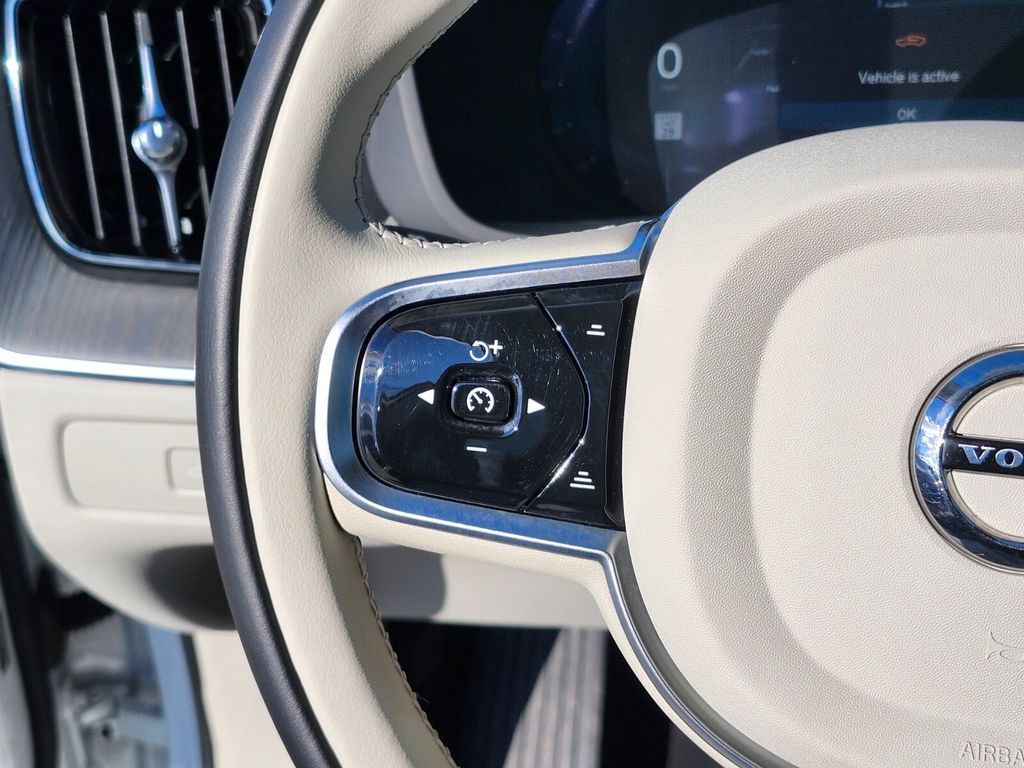 2025 Volvo XC60 Plus - Photo 29
