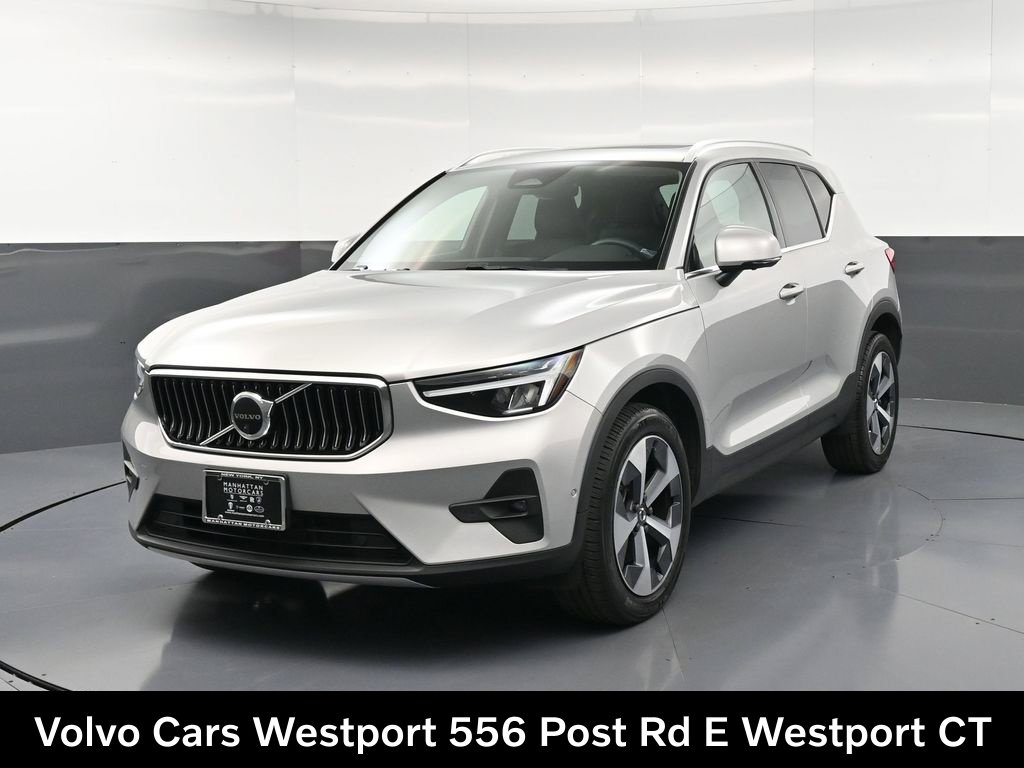 2023 Volvo XC40 Plus Bright Theme AWD photo
