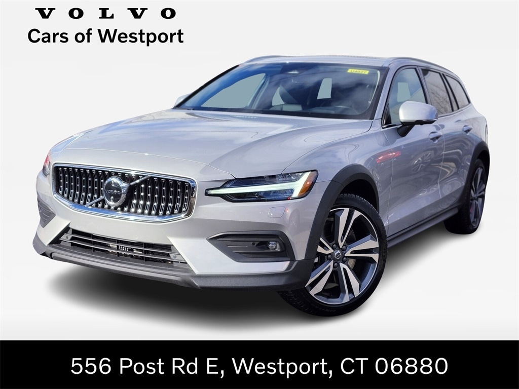 2025 Volvo V60 Cross Country Plus's photo