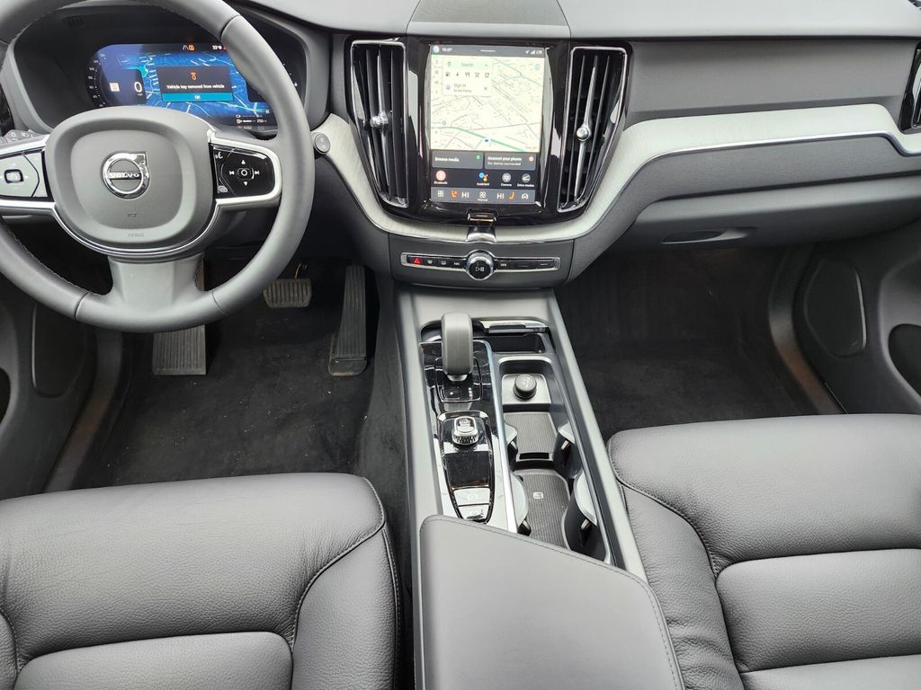 2025 Volvo XC60 Plus - Photo 10