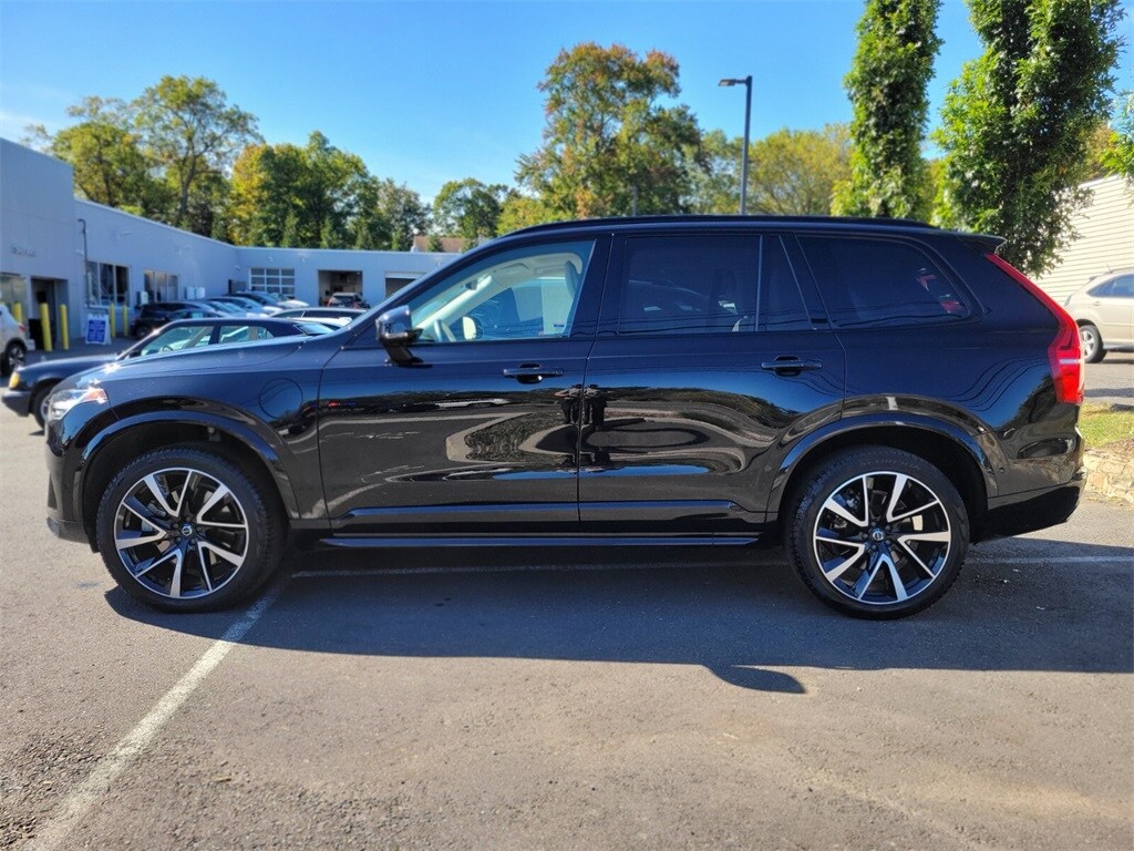2023 Volvo XC90 Plus photo 2