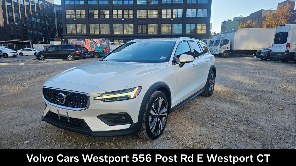 2024 Volvo V60 Cross Country B5 Plus AWD's photo