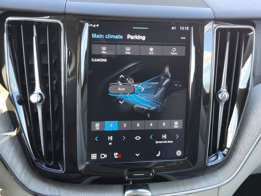 2025 Volvo XC60 Plus - Photo 22