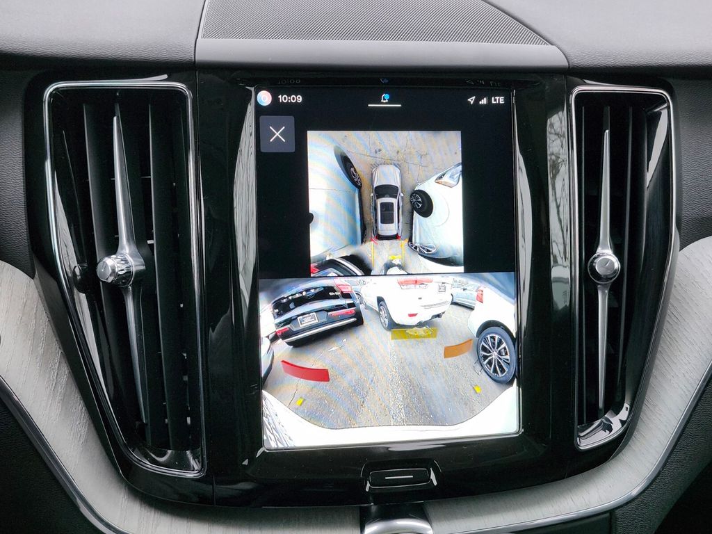 2025 Volvo XC60 Plus - Photo 19