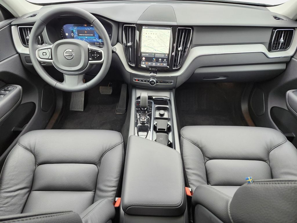 2025 Volvo XC60 Plus - Photo 8