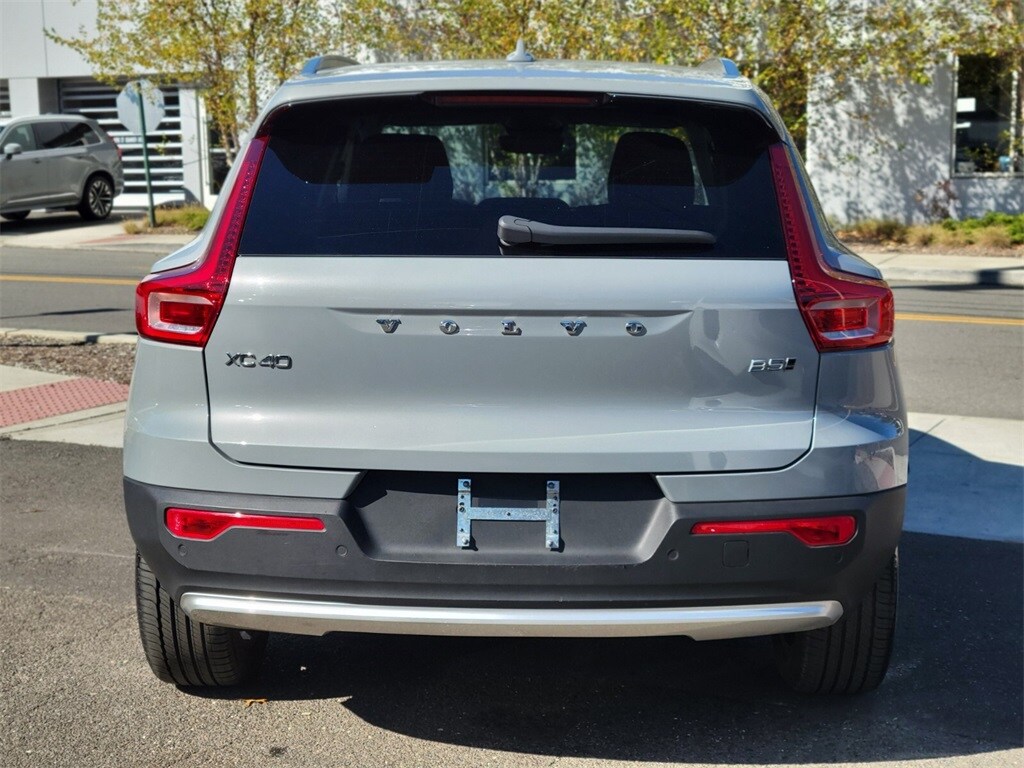 2024 Volvo XC40 Core photo 3