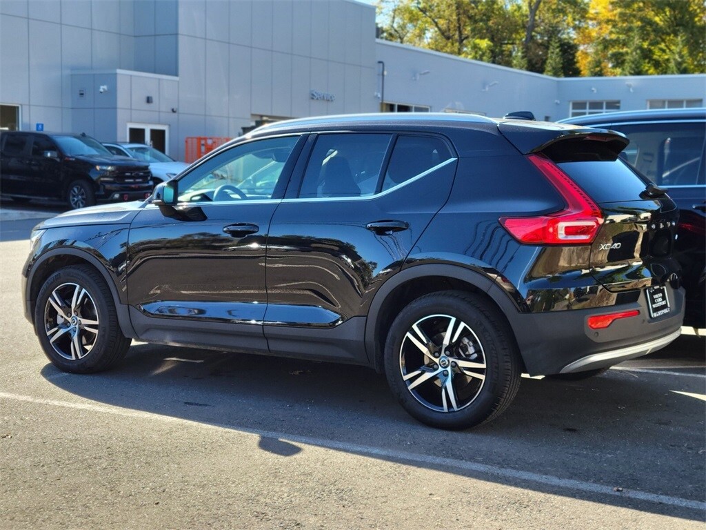 2025 Volvo XC40 Core photo 3