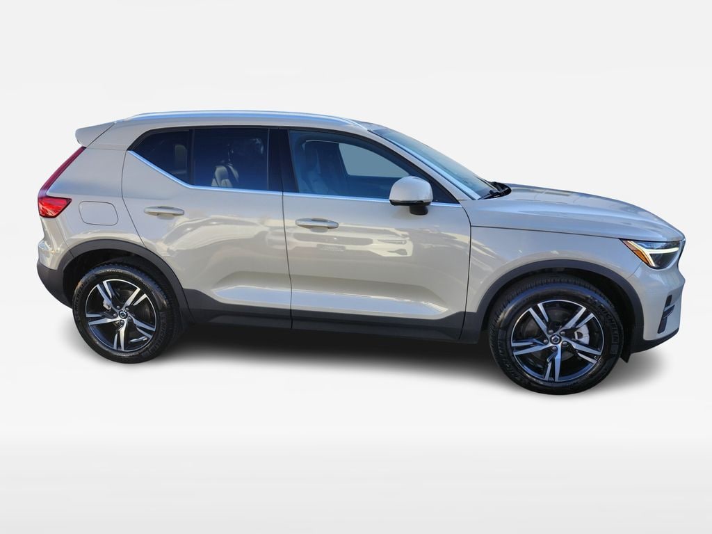 New 2025 Volvo XC40 B5 Core Bright Theme SUV