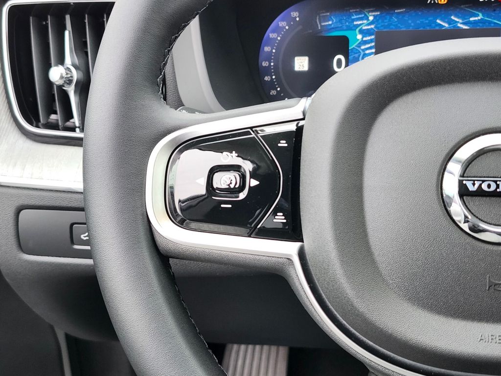 2025 Volvo XC60 Plus - Photo 26