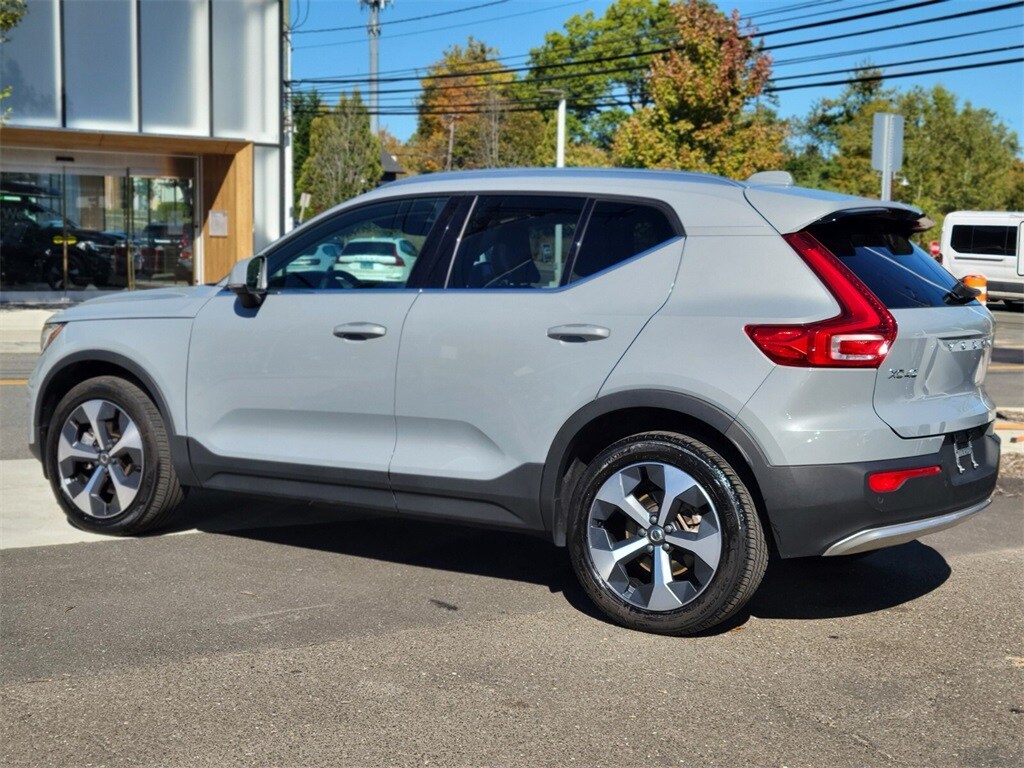 2024 Volvo XC40 Core photo 2