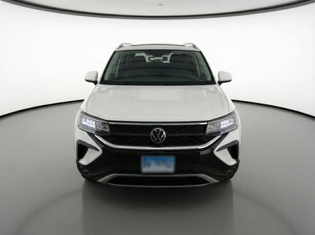 2023 Volkswagen Taos SE's photo