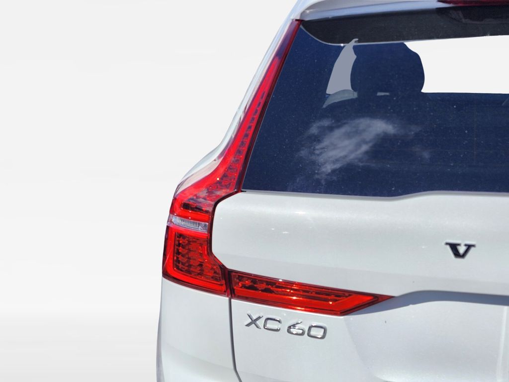 2025 Volvo XC60 Plus - Photo 7