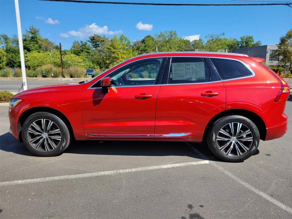 2022 Volvo XC60 B5 Inscription photo 2