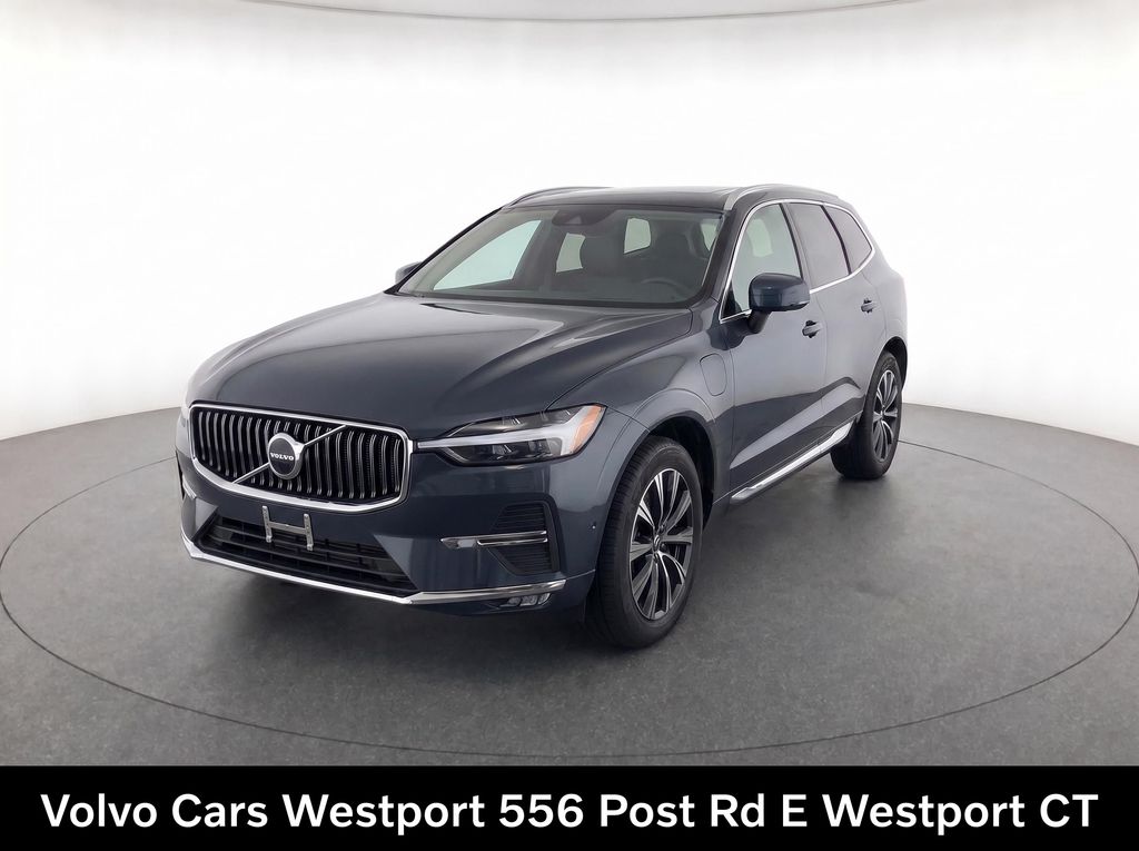 2023 Volvo XC60 B5 Plus Bright Theme AWD's photo