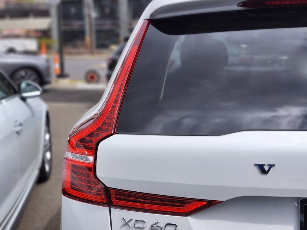 New 2025 Volvo XC60 plug-in hybrid T8 Core SUV