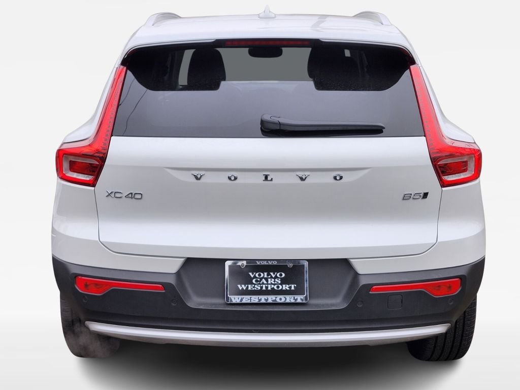 New 2025 Volvo XC40 B5 Ultra Bright Theme SUV